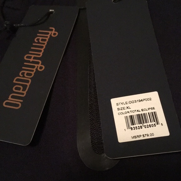 25% ALL.NWT One Day Away Men’s Navy Blue 1/4 Zip Pullover XL. Polyester & - Picture 3 of 6